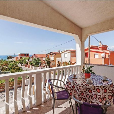 Apartments Hak Вир Екстериор снимка