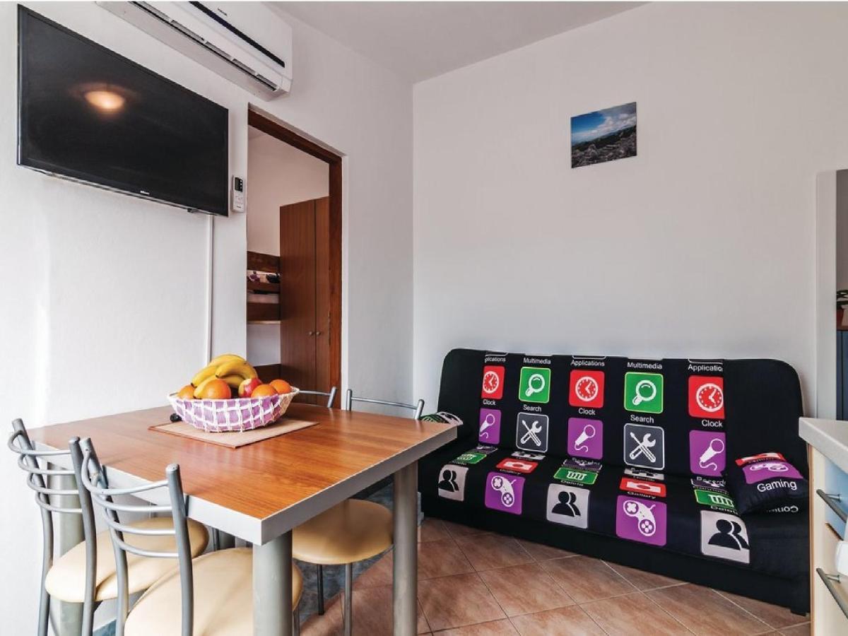 Apartments Hak Вир Екстериор снимка