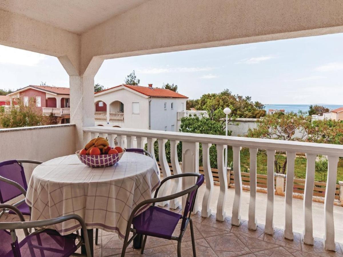 Apartments Hak Вир Екстериор снимка