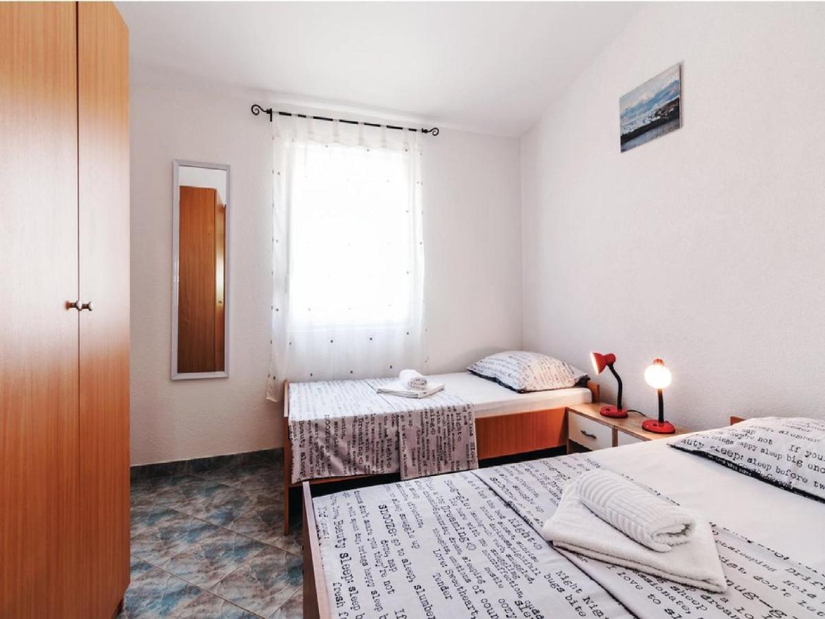 Apartments Hak Вир Екстериор снимка