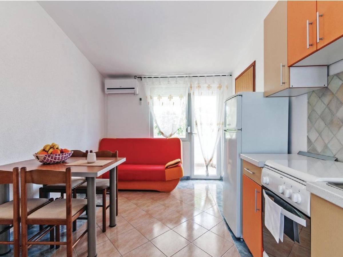 Apartments Hak Вир Екстериор снимка